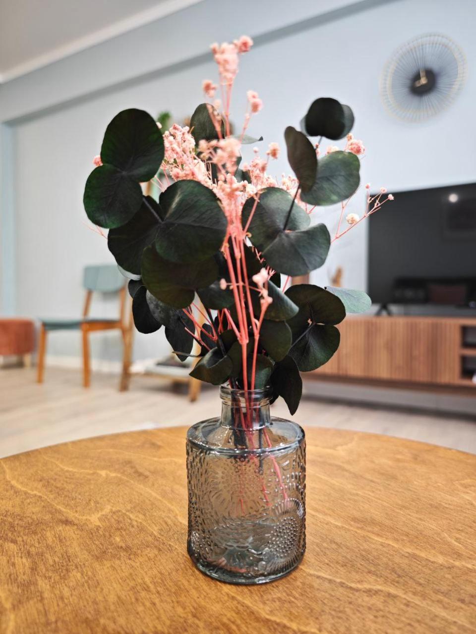 Mid-Century Charm Apartments В Центре Алматы Eksteriør bilde